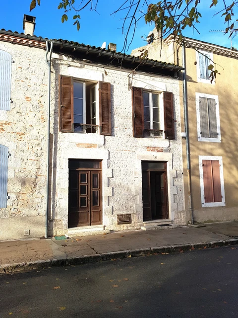 A rénover jolie maison de village en pierre, grand potentiel sans vis-à-vis 2