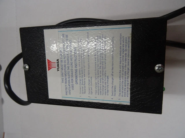 Acid Battery Chargeur 12V  Yuasa Float/Bulk Charge Reverse Polarity Output