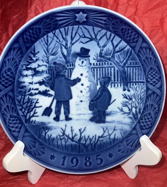 Royal Copenhagen Christmas Plate JULE AFTER  1985