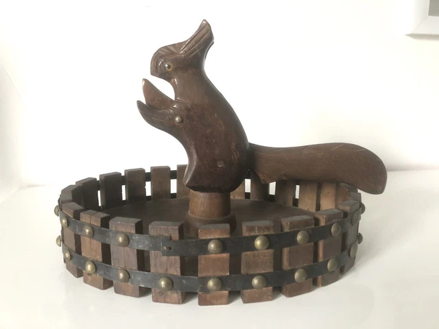 Ancien Casse-noix En Bois Sculpté – Écureuil – Panière Ou Présentoir épices