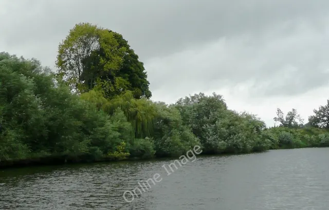 Photo 6x4 River Severn north of Diglis Weir, Worcester Looking upstream. c2010
