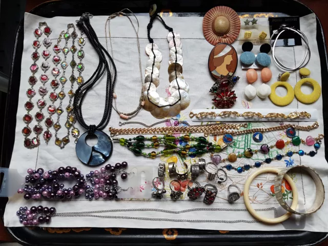 Lot De Bijoux Vintage,Fantaisie, N°24, Colliers,Bracelets,Bagues,Bo,Broches