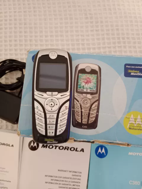telefono movil vintage Motorola C385 en su caja con cargador