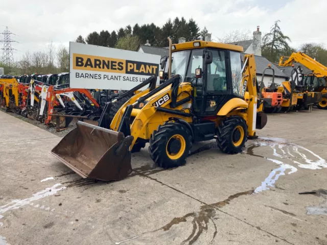 * 2011 JCB 2CX StreetMaster * Just 2752 hours * 4in1 Rear digger * 4 x 4 3cx