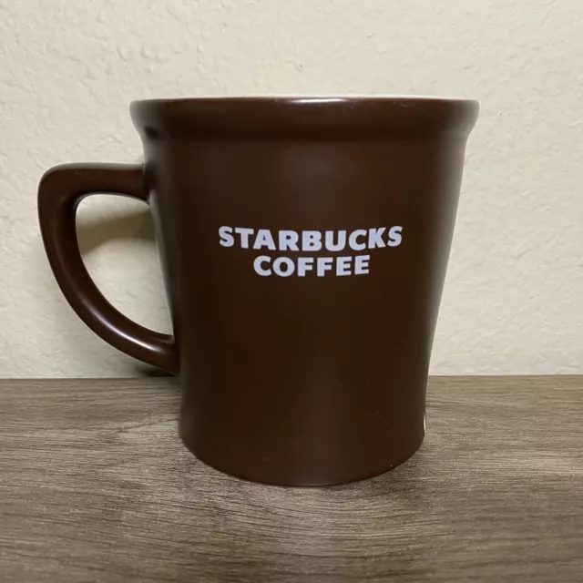 2008 Starbucks Brown & White Coffee Tea Mug Cup 16 oz Preowned Starbucks *CHIP