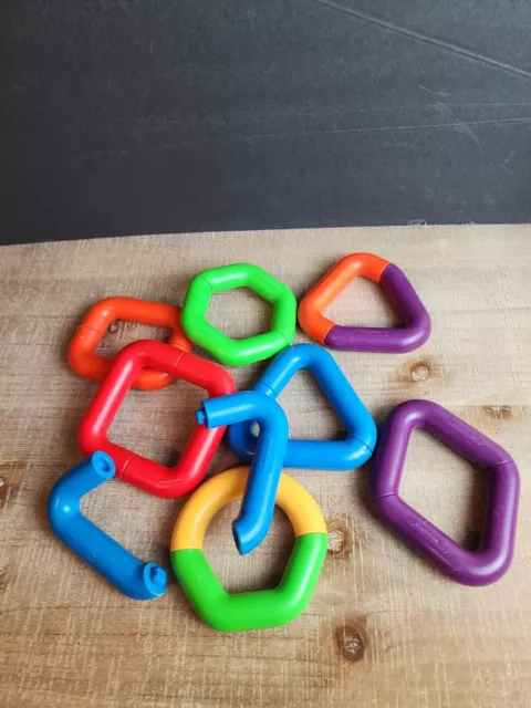 Tupperware Tuppertoys Link-A-Lot Multicolored Plastic Chain Toy 8 Links 16 Piece