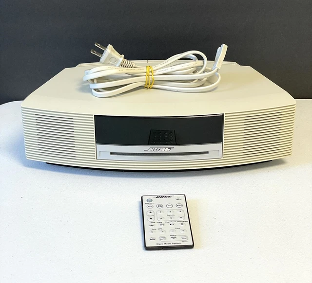 BOSE WAVE MUSIC System CD Player AM/FM Radio Model AWRCC2 w/ Remote
