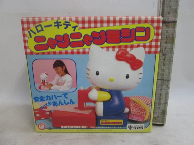 Showa Retro Hello Kitty Nyan Nyan Sewing Machine With battery Test OK   fee is