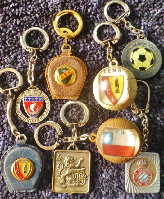 Calendrier du supporter RACING CLUB LENSOIS saison 1965-1966, avec ce superbe blason. #rclens Calendrier du supporter RACING CLUB LENSOIS saison 1965-1966, avec ce superbe blason. #rclens