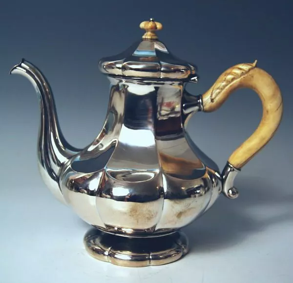 Grosse Silber  Biedermeier  Kaffee Kanne Silver Coffee Pot   Um 1865