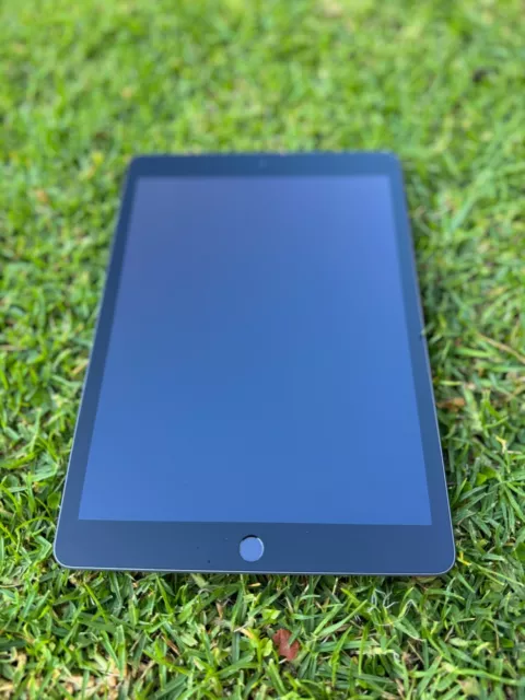 Apple iPad 8th Gen. 32GB, Wi-Fi, 10.2 in - Space Grey