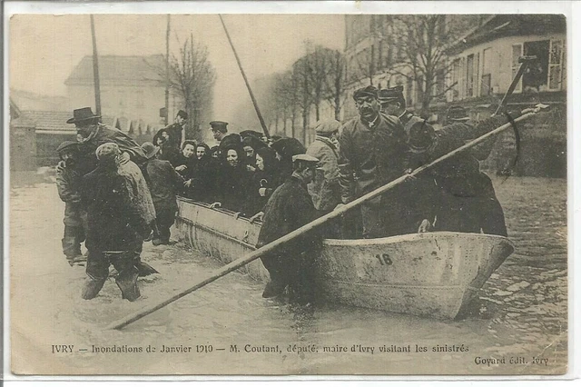 ivry-inondation de janvier 1910- m.coutant,député maire visitant les sinistrés