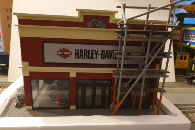 MTH O Gauge  Harley Davidson Showroom with added Bikes and Scaffolding 30-90111
