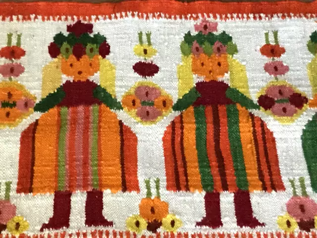 Mid century hand made European large wall hanging tapestry ./2 3