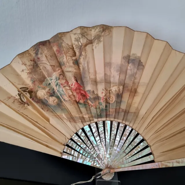 Grand EVENTAIL Nacre Décor Peint Signé 35cm XIXè Antique MOP HAND FAN Painted