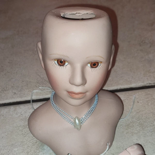 Poupée vintage en porcelaine : 30,5 cm (12 po.) Poupée en biscuit de la collection Promenade - Canada