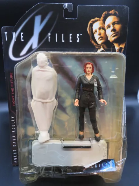 The X-Files Series 1 Figure,  Agent FOX MULDER,  (1998 McFarlane Toys)