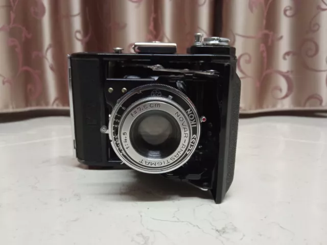 Macchina fotografica a soffietto Novar Anastigmat f/4.5 75mm