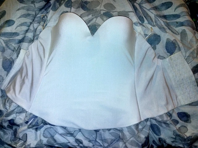 David's Bridal White Strapless Seamless Bustier / Bra #7643 ~ EXCELLENT ~ 34C