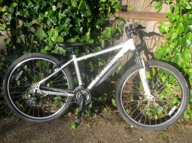 Carrera salina best sale bike
