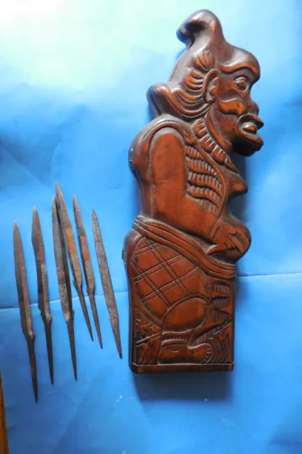 Hahnenkampfmesser im Holzbehälter, Bali, Indonesien, kein Keris / Kris
