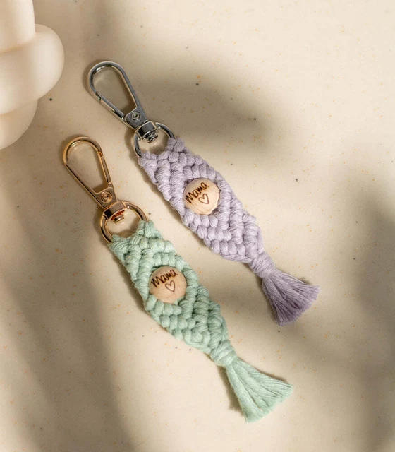 Llavero macramé hecho a mano "Zoley" con perla mamá