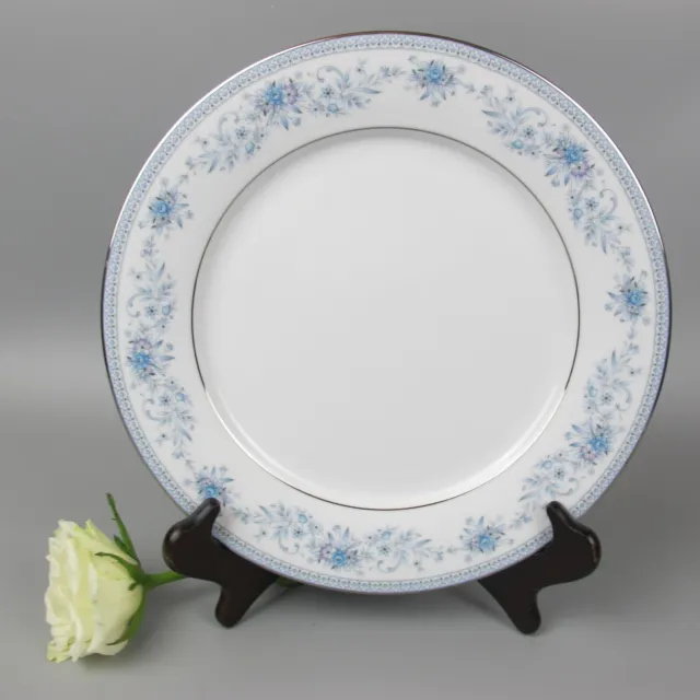 Noritake Dinner Plate "Blue Hill" 2482. Bone china blue & white. 10.5"
