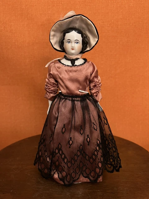 Vintage 10.5 Artist China Shoulder Head Doll Cloth Body Dollhouse Doll Beautiful