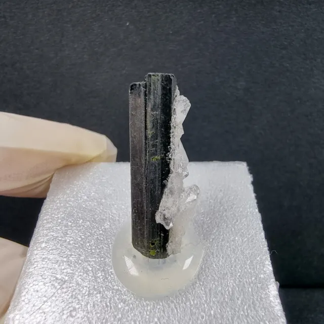 Schöner Epidot X Kristall mit Quarz 27*9*8mm aus Brasilien grün Bergrkistall