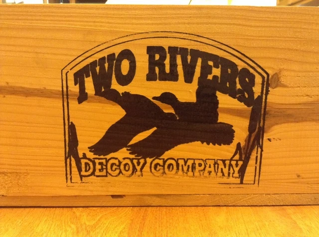 Two Rivers Decoy Company Advertising Crate plus 2 Decoys 3