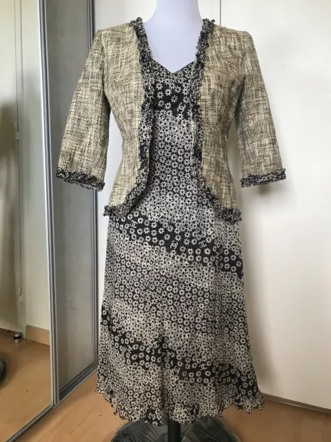 Ensemble Robe Et Veste Chanel En tweed. Monogramme Logo Chanel. Taille 38.