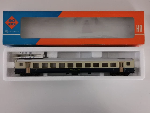 V664 - voiture 2eme classe Type EST B11 - SNCF - ROCO HO - ref 44631 - Collection