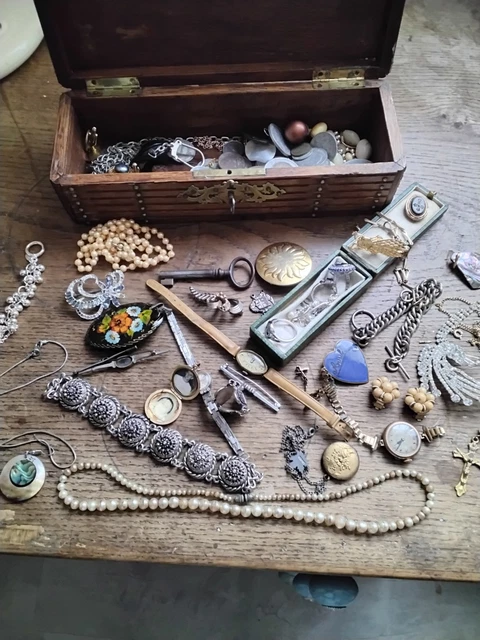 Lot De Bijoux Fantaisie Occasion - Certains En Argent, Couleur Dominante Argenté