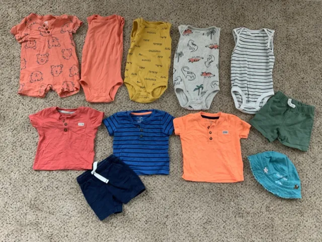 Carters baby boy Bundle of 11 size 6-9 months