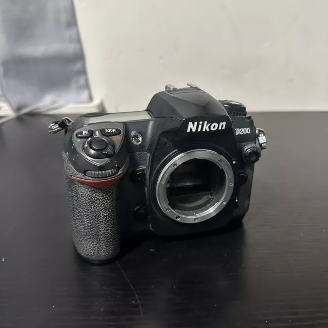 MINT Nikon D200 10.2 MP Digital SLR Camera - Black (Body Only)
