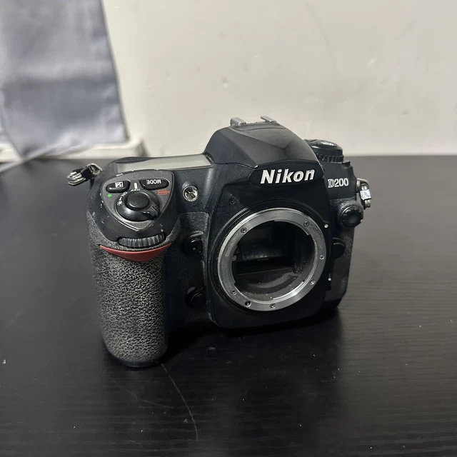 MINT Nikon D200 10.2 MP Digital SLR Camera - Black (Body Only)