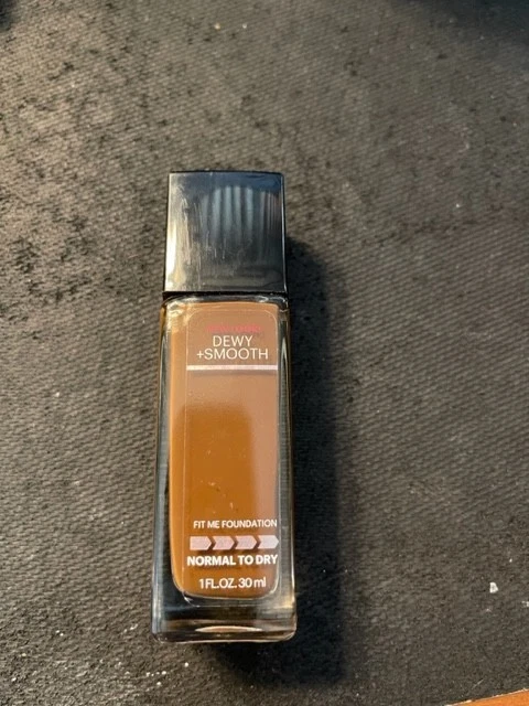 Maybelline New York Fit Me! Dewy + Smooth Foundation-375 Java
