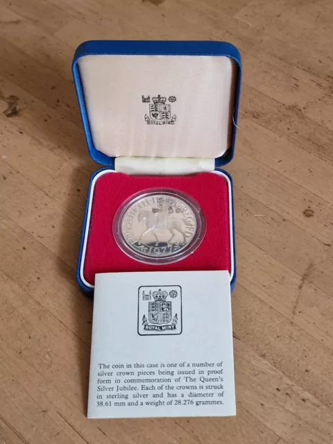 1977 Royal Mint SILVER PROOF Elizabeth II Silver Jubilee Crown - Case & COA  a