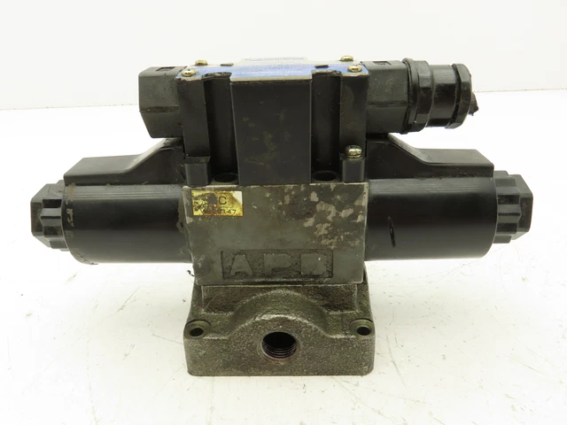 Tokimec DG4V-3-2C-M-P7-H-7-52 Directional Valve w/4-Port D03 Hydraulic Manifold