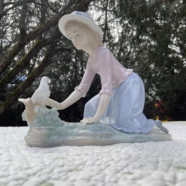 Lladro NAO Kneeling Lady with Dove Retired Rare 1979 Spain Porcelain Gift Peace