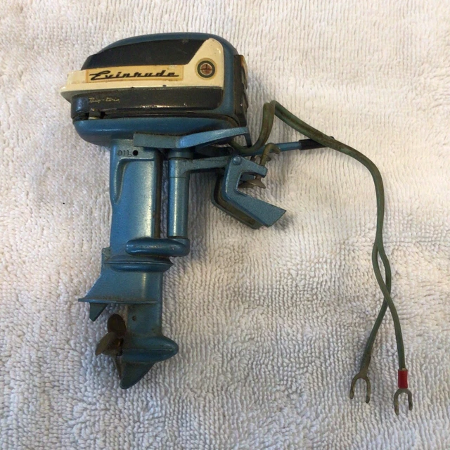 VINTAGE, 1950’S EVINRUDE “BIG TWIN” Toy Electric Outboard Model Boat