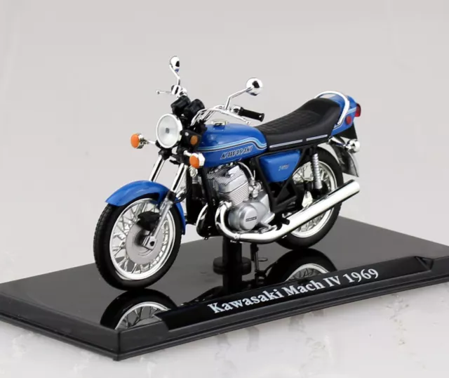 Kawasaki Mach IV 1969 blau 1:24 Motorrad- Modell