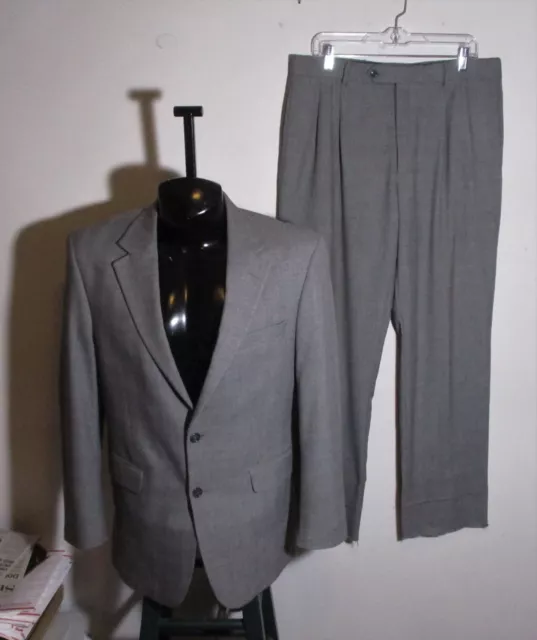 Men's JOS. A. BANK Gray 100% Wool 2 Pc Suit Size 41R, 35X32