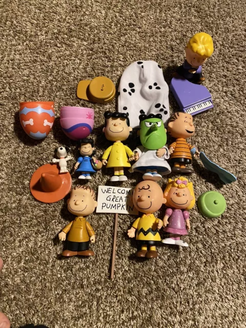2002-2007 Charlie Brown Figure Lot With Accessories Peanuts Lucy Snoopy Rare