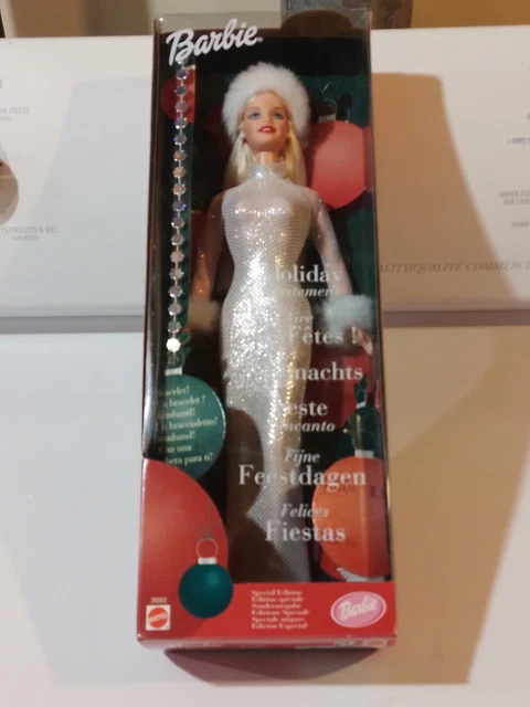 HOLIDAY EXCITEMENT BARBIE Doll 2001 Mattel #29203 with a Bracelet