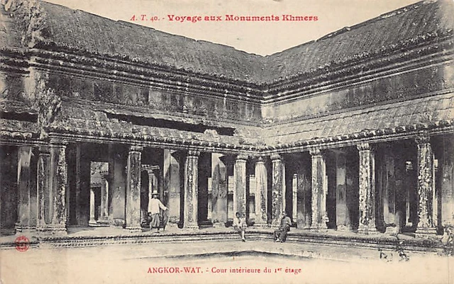 Cambodia - Journey to the Khmer Monuments - ANGKOR VAT - Interior courtyard - Pu