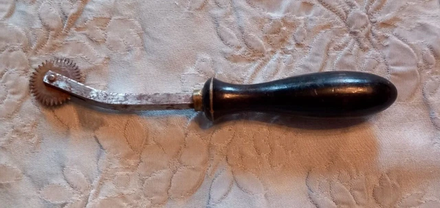 Roulette à Patron De Couture Ancienne - Mercerie Vintage - Fabriquée En France