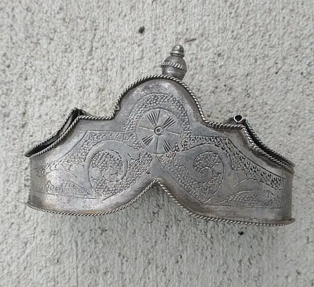 Chased Silver Metal Betel Nut Box Tooled Vintage 3