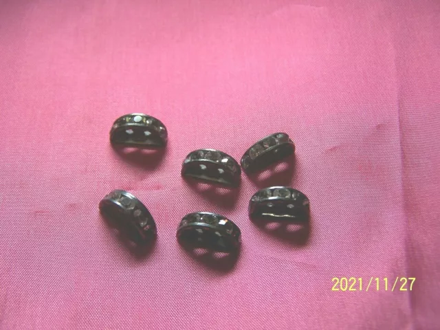 Bouton ancien : lot de 6 boutons avec strass en forme de demi cercle. N°356