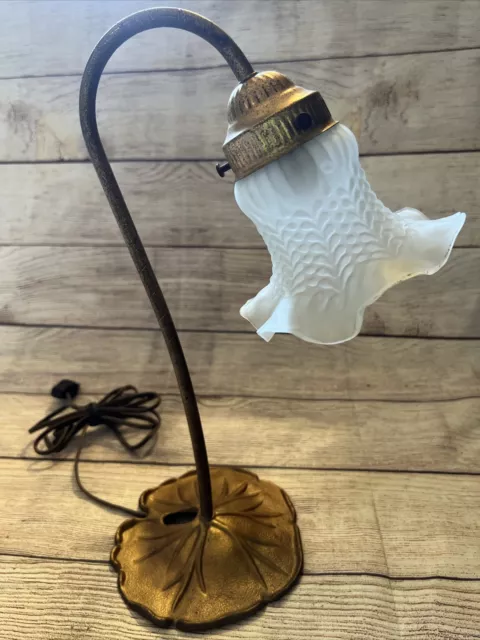 Vtg Art Deco Lily Pad Table Lamp Satin Glass Tulip Shade Works 15” Tall